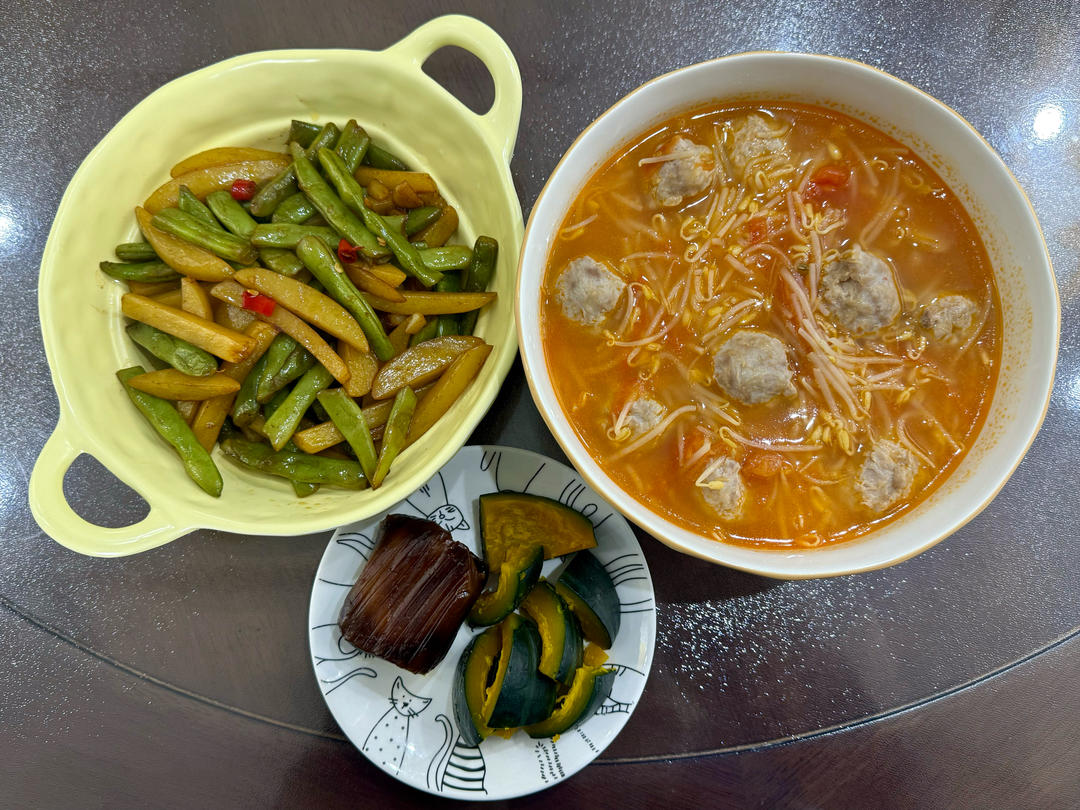 少油版番茄海鲜菇圆子汤