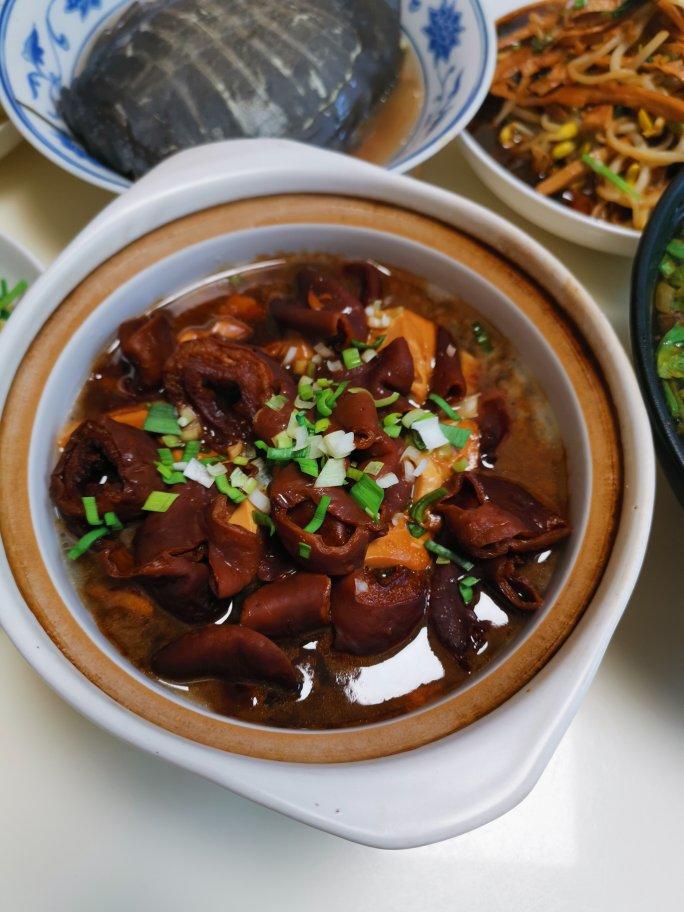肥肠炖豆腐