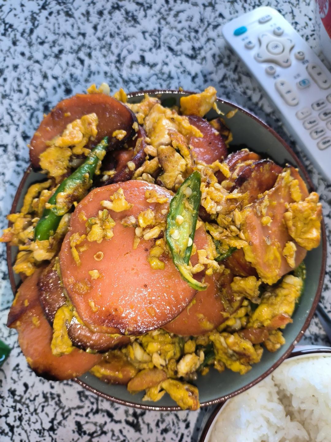 青椒炒火腿肠鸡蛋