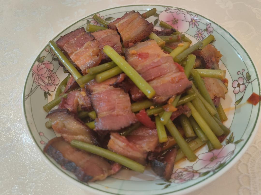 有年味儿的蒜苔炒腊肉