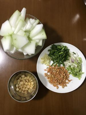 （简单4步）瑶柱虾米焖冬瓜的做法 步骤1