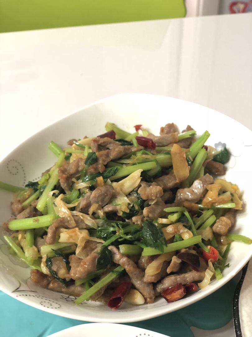 超下饭的芹菜炒牛肉