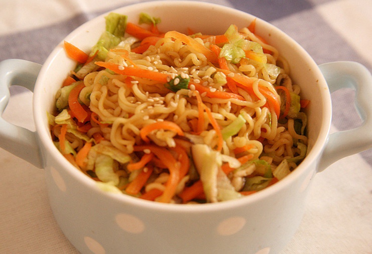 时蔬孜然焖方便面