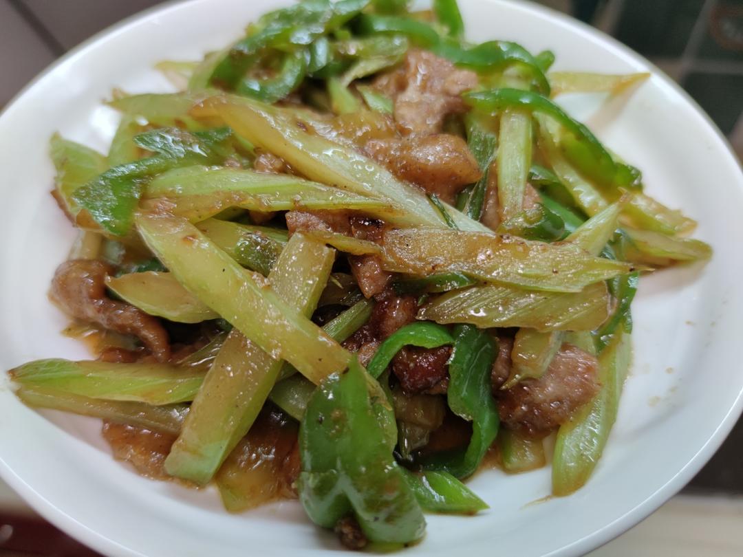 芹菜炒肉的做法