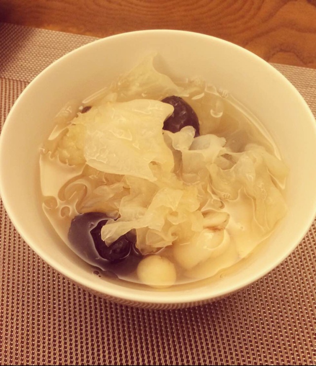 红枣银耳莲子羹