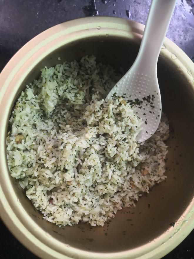荆芥叶焖饭的做法