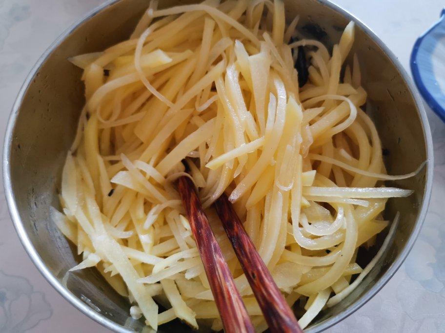 呛拌土豆丝——夏季吃凉菜要注意