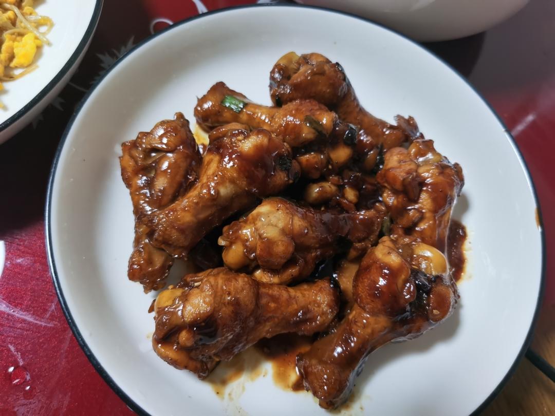 好吃到舔手指的「蒜香蜜汁鸡翅根」👍