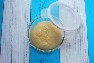 蛋黄红豆蓉月饼，低筋粉版的做法 步骤2