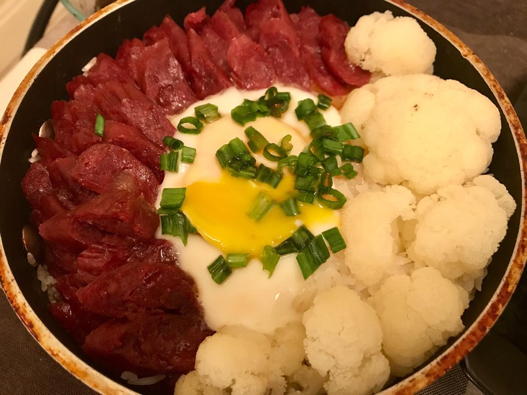 广式腊味煲仔饭