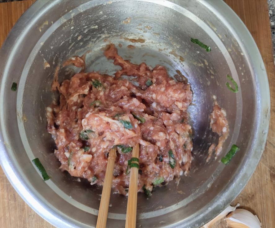 给小朋友的茄汁小肉丸的做法 步骤2