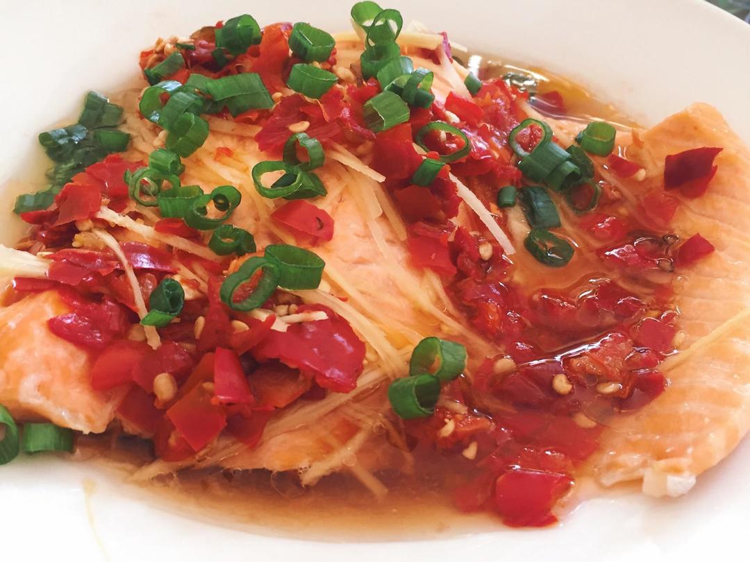 剁椒蒸三文鱼的做法