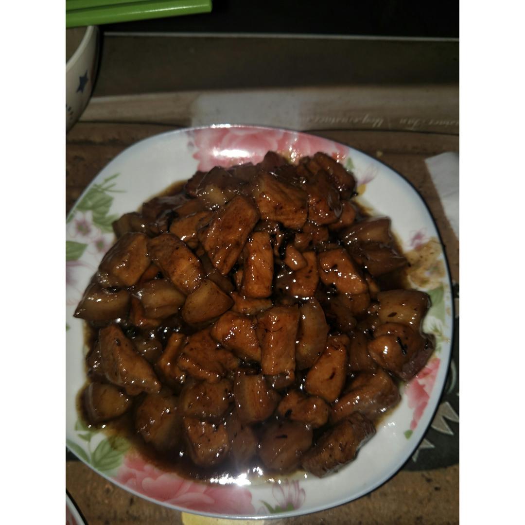 吃着碗里望着锅里的红烧肉