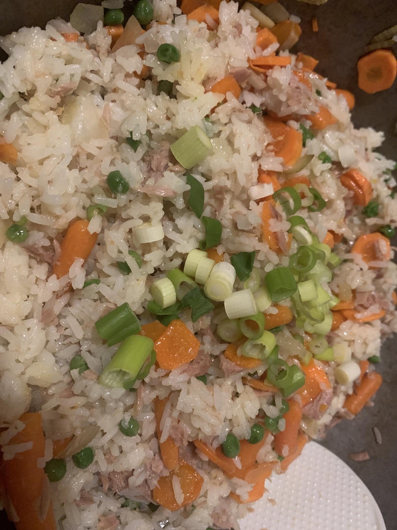 香葱蘑菇金枪鱼炒饭（吞拿罐头）