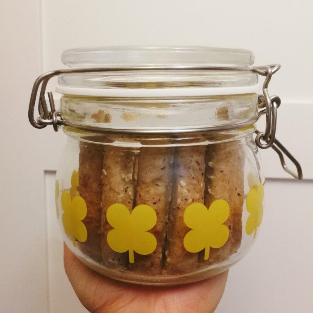 椒盐芝麻咸饼干棒