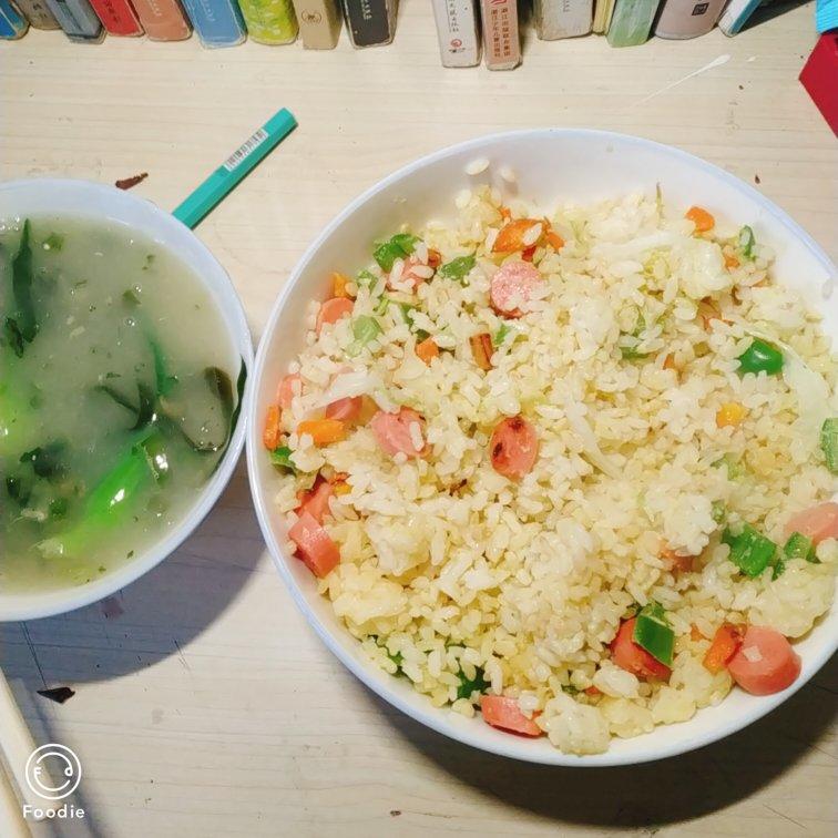 炒饭系列◾️📍粒粒金黄，让小朋友光盘的火腿肠蛋炒饭，好吃💯（详细版且附视频）