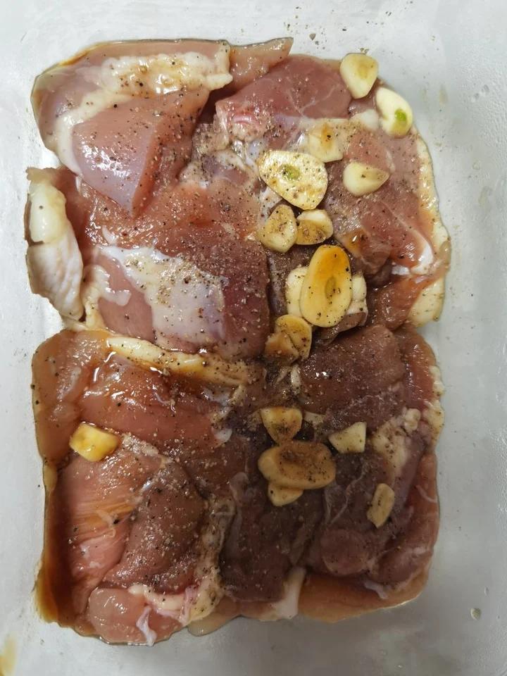 快手黑椒煎鸡腿肉～也适合早餐哦