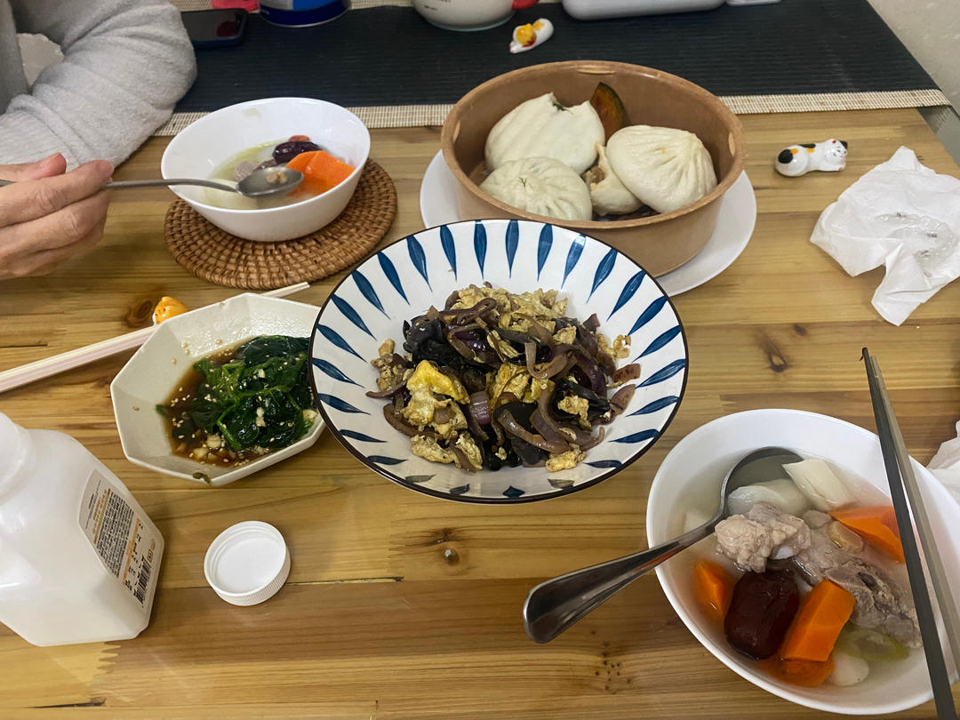 凉拌花生米菠菜