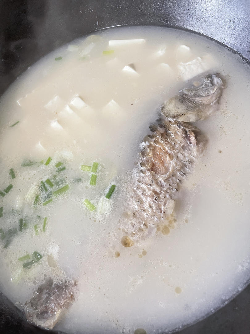 鲫鱼汤(鲫鱼豆腐汤)