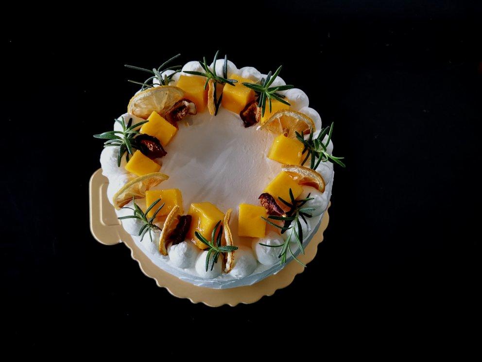 简单的水果生日蛋糕（适合不会摸面的新手）