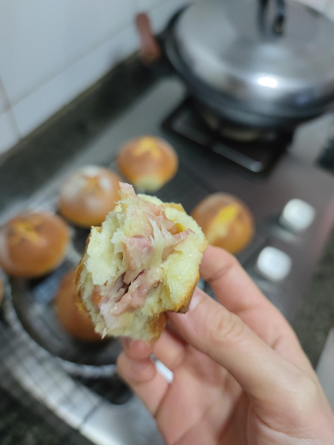 (超好吃的咸口面包）爆浆培根芝士面包