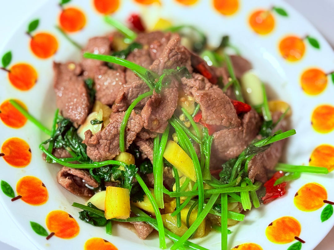 小炒黄牛肉，肉嫩味香！太好吃了简直是米饭杀手！