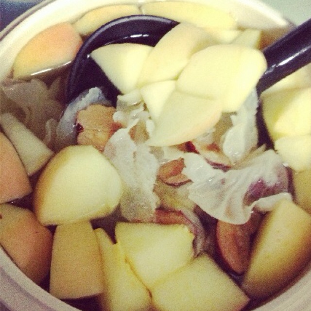 苹果银耳红枣汤