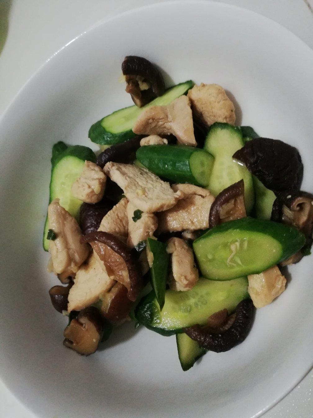 鸡肉丝清炒嫩黄瓜