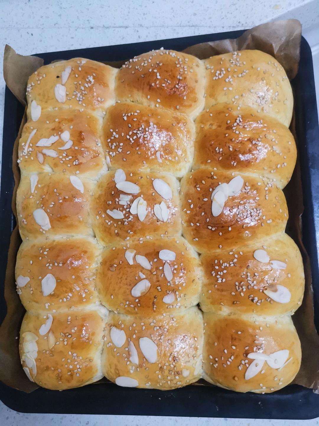 简单快手，一次发酵，柔软拉丝的牛奶小餐包（28*23烤盘）—烤箱版食谱