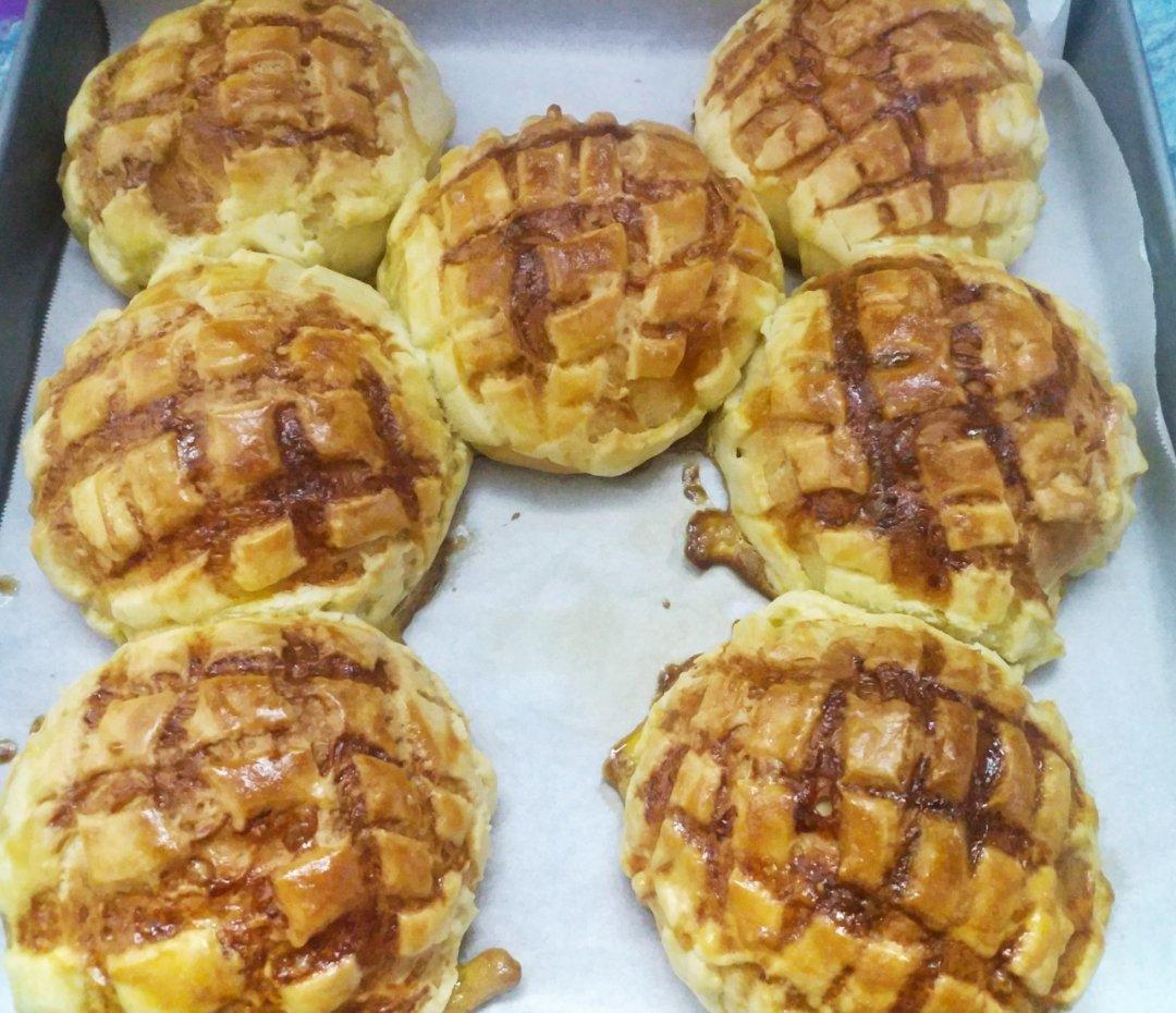 好吃到炸裂的港式菠萝包（附带制作酥皮的小视频）