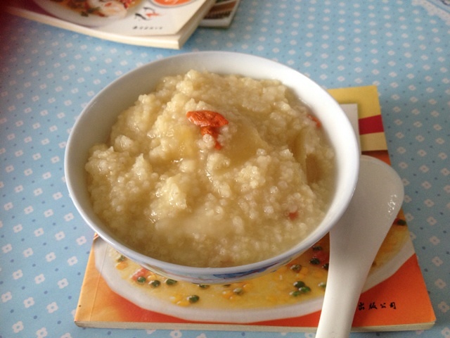 苹果小米粥的做法