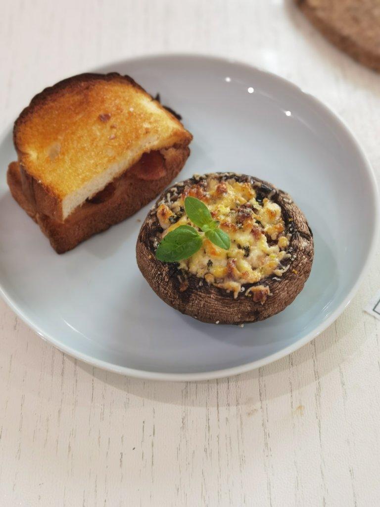 【Jamie Oliver】烤乳清干酪酿蘑菇