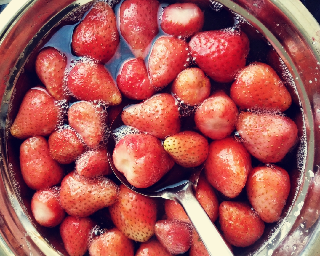 大颗草莓果肉甜品―草莓罐头（吃一口好满足）的做法