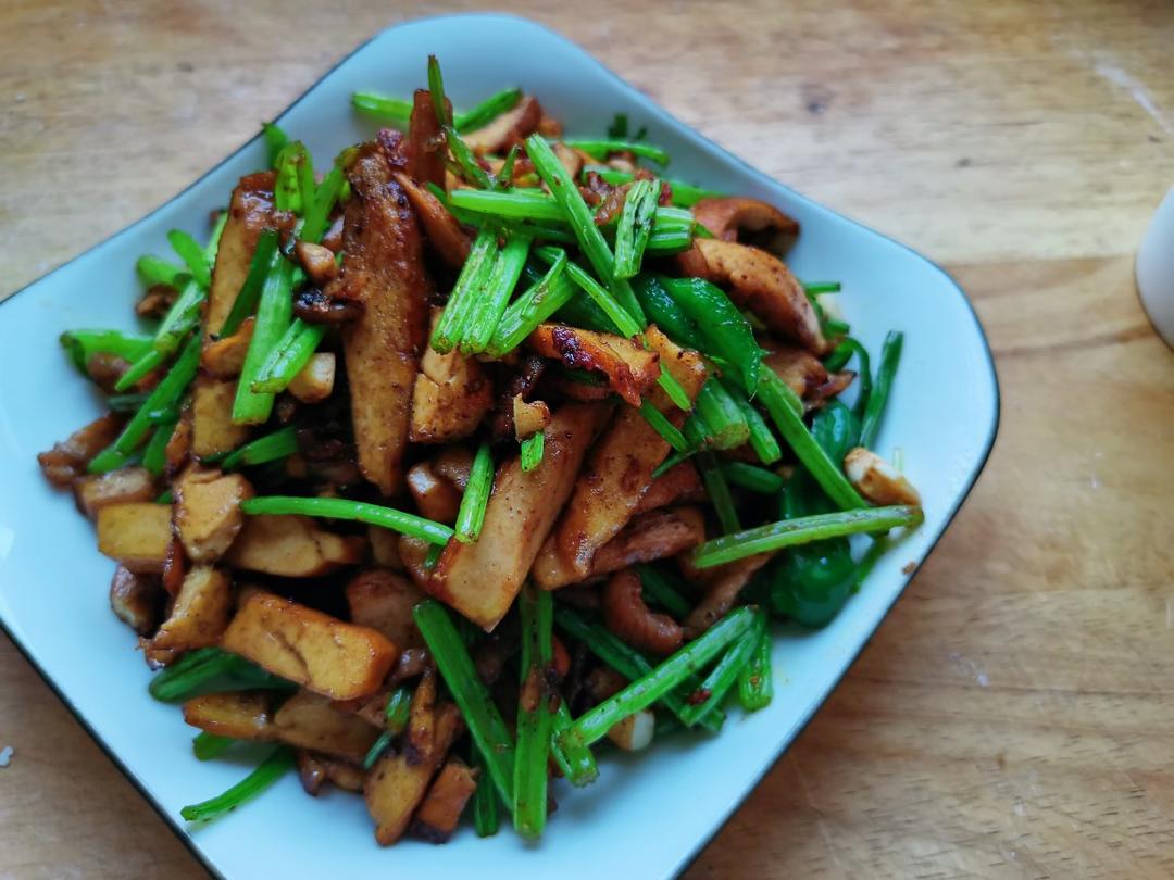 芹菜香干炒肉～家常菜