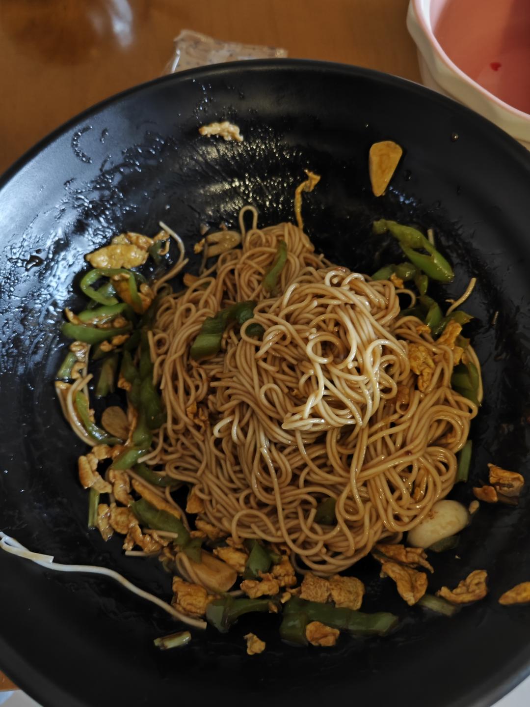 青椒鸡蛋拌面