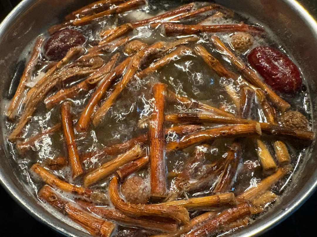 春砂仁根煲鸡