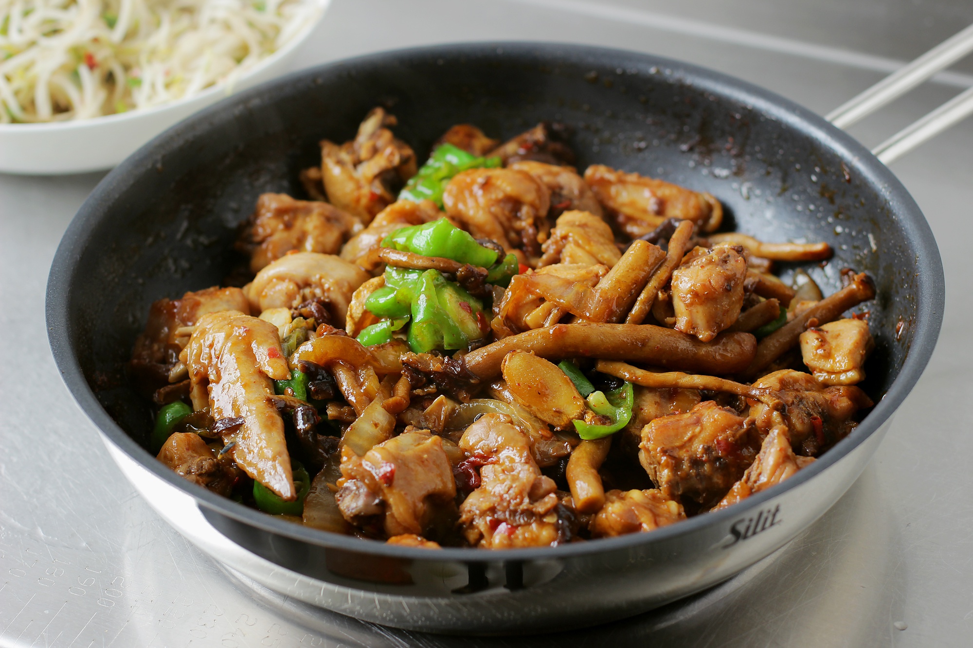 王光光光光做的茶树菇干锅鸡