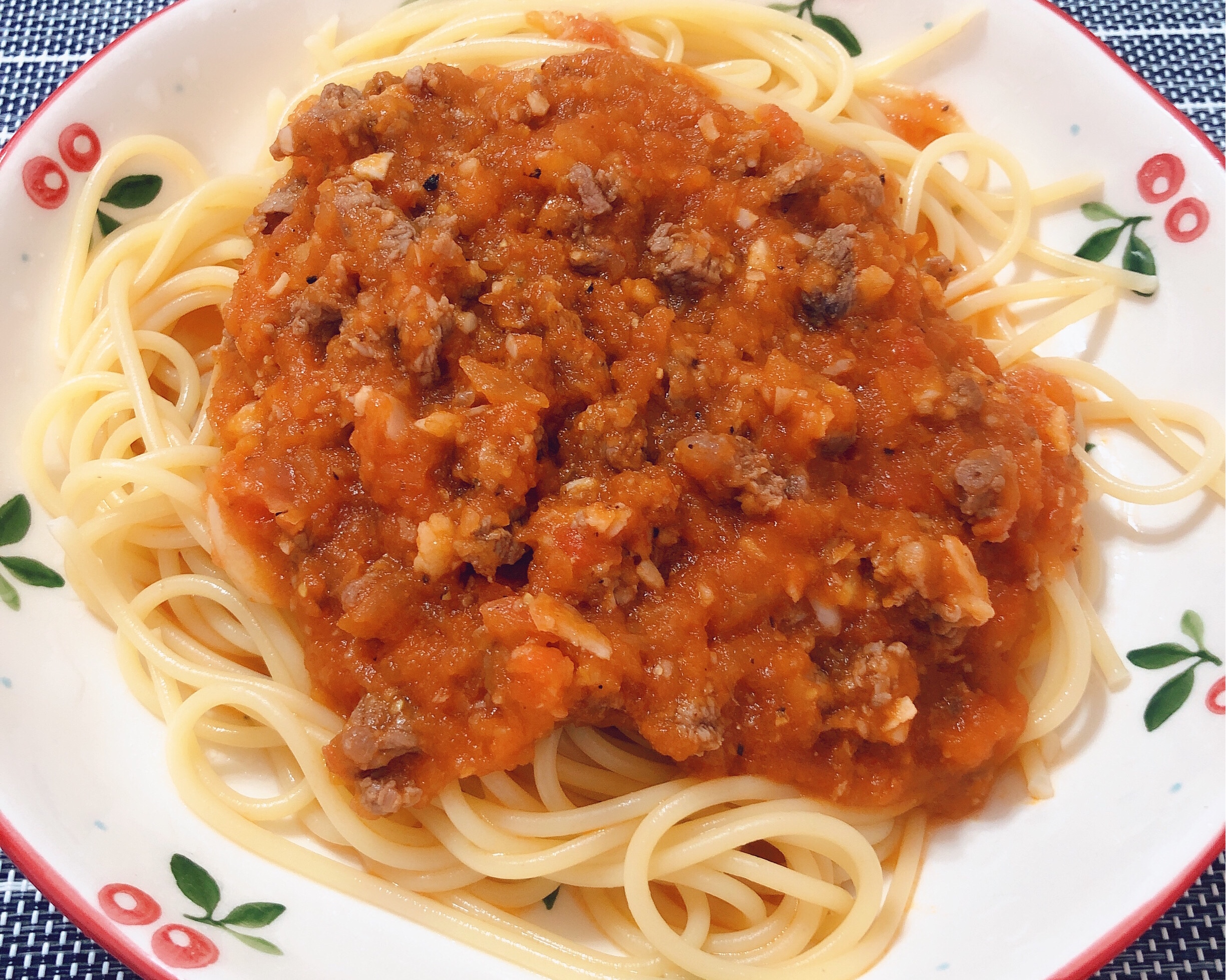 有西红柿洋葱和大蒜就能做的超简单意大利面！
