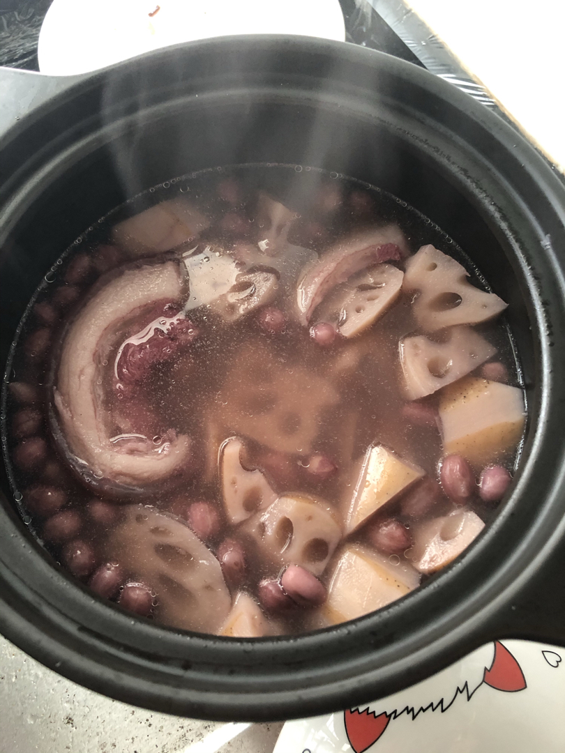 煲一款汤好喝材料也好吃的汤花生莲藕汤
