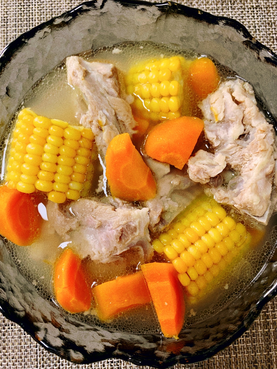 家常版玉米胡萝卜排骨汤的做法