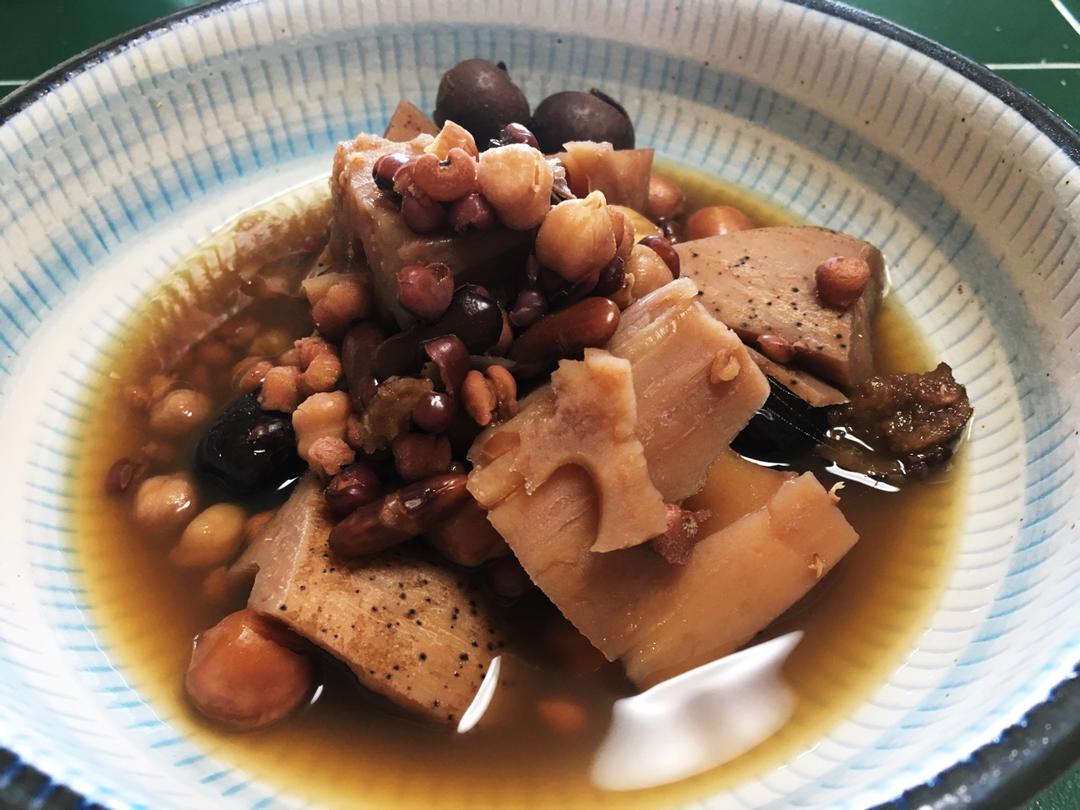 莲藕菌菇补血汤