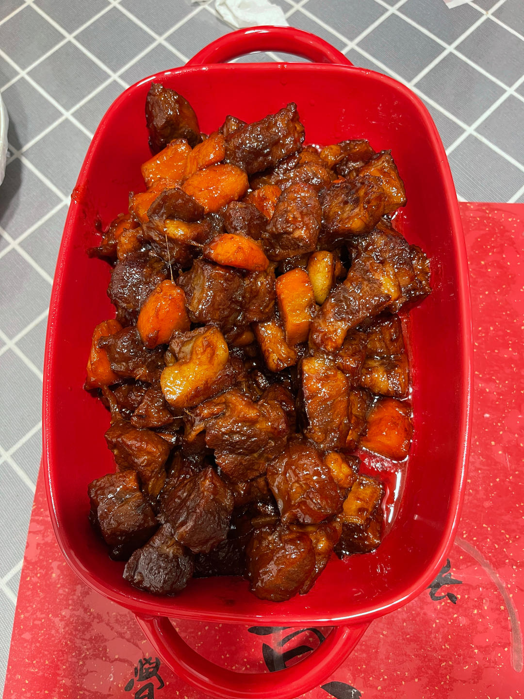 铸铁锅版牛肋条焖胡萝卜土豆