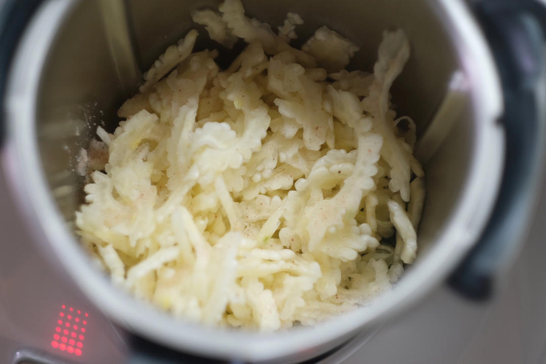 清炒苦瓜的做法 步骤2