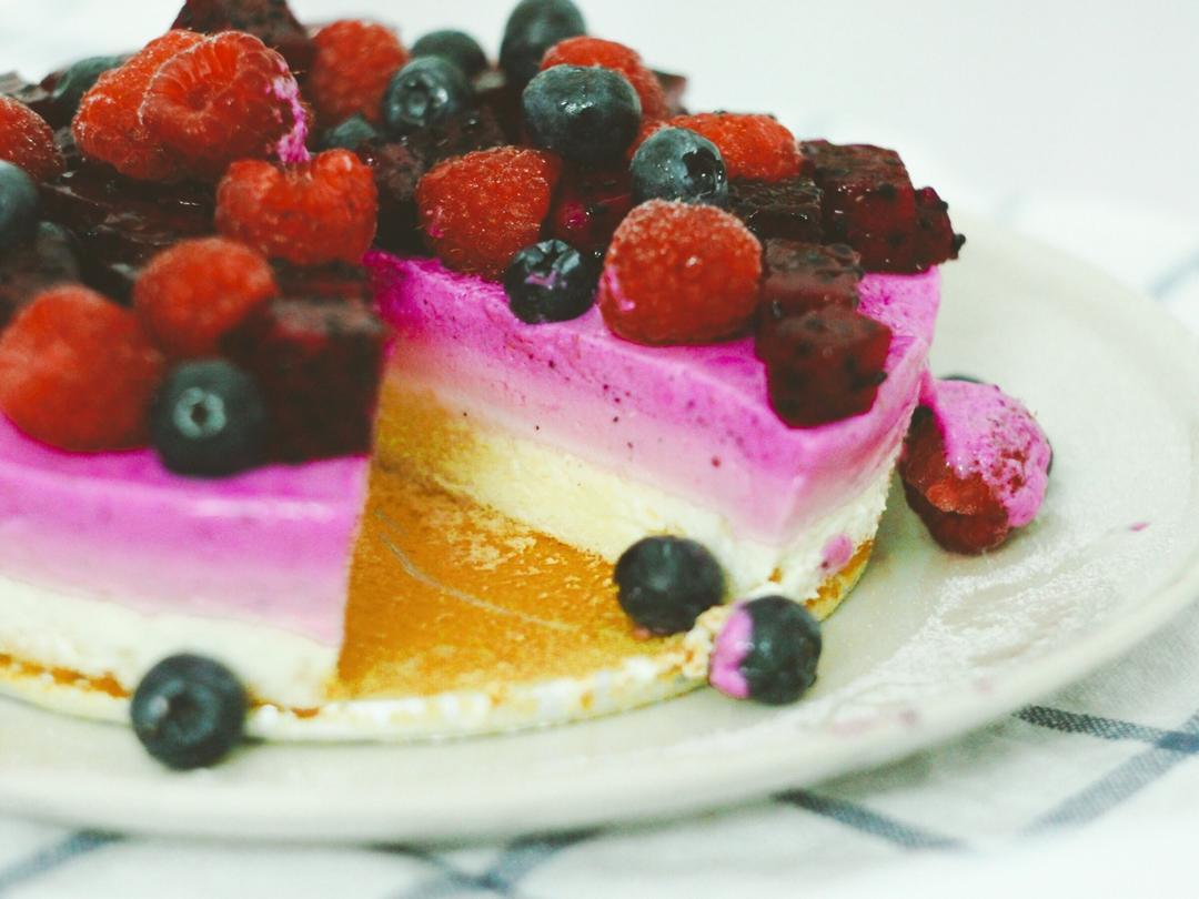火龙果慕斯蛋糕