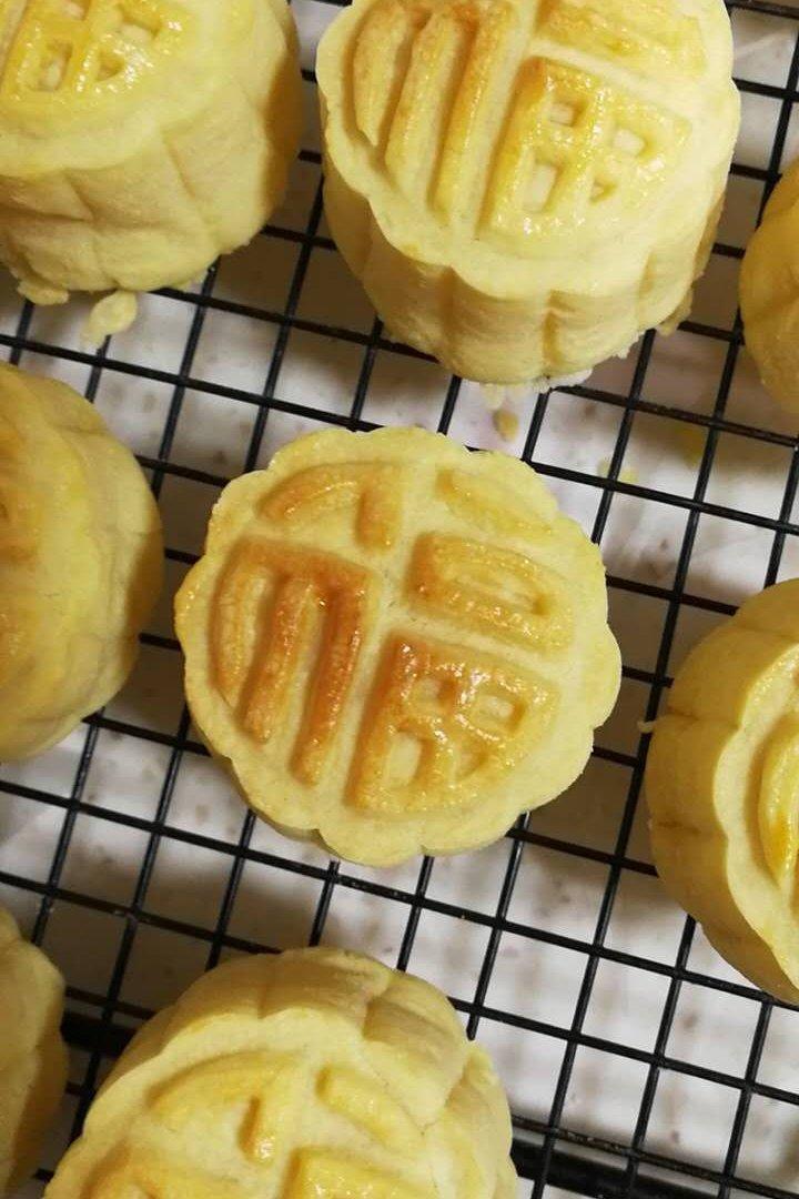 还原半岛奶黄月饼