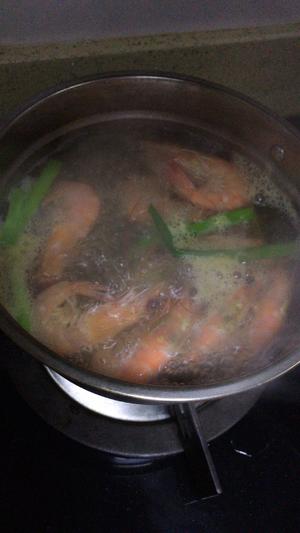 清煮鲜河虾的做法 步骤4