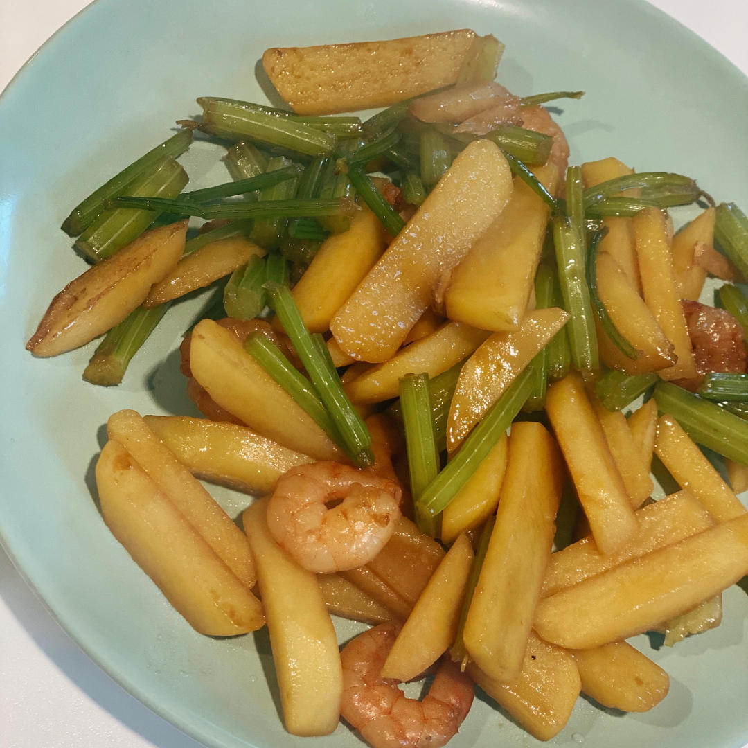 家常芹菜炒土豆条