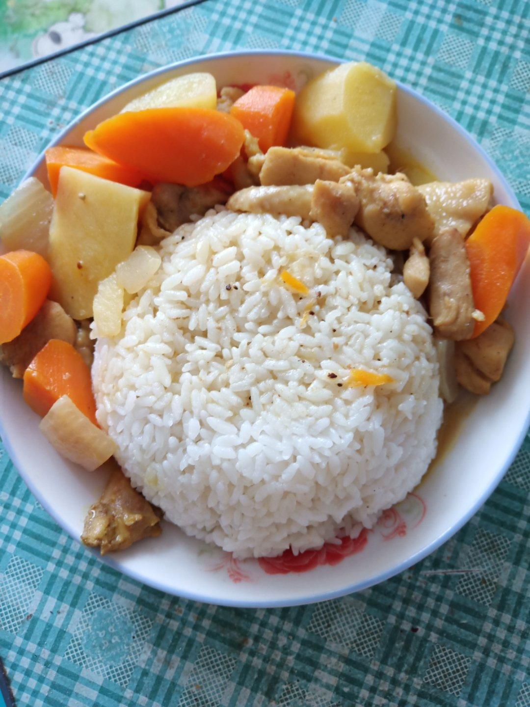 土豆咖喱鸡肉饭