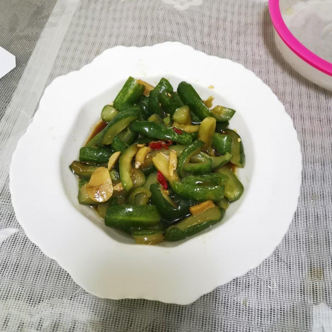香辣脆爽!开胃又下饭的腌黄瓜