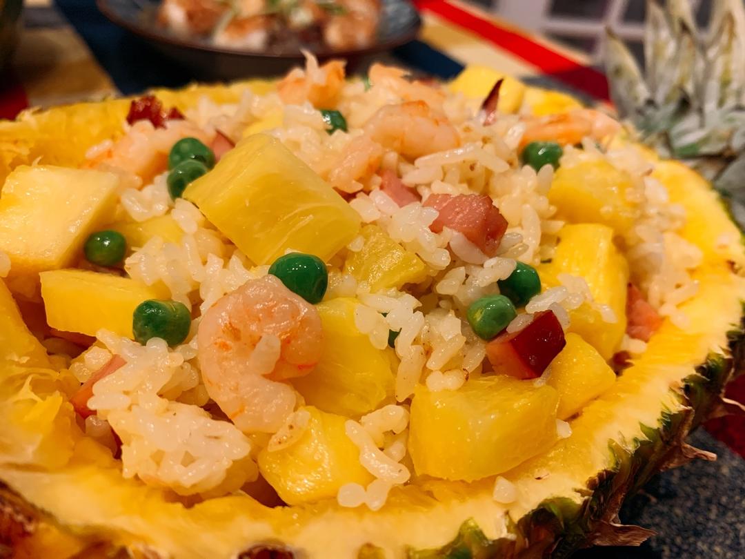 菠萝海鲜蛋炒饭